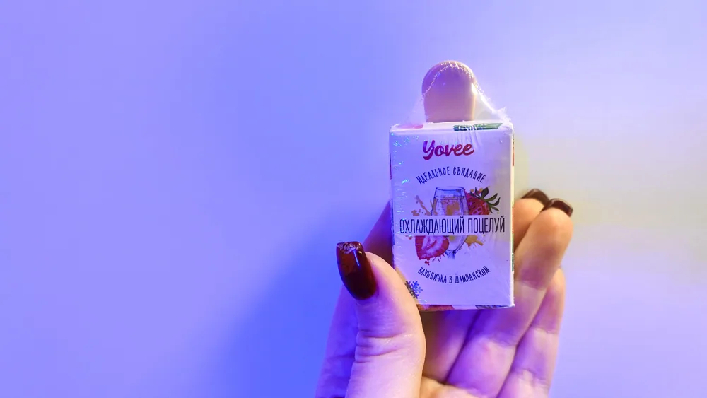 Shunga Divine Oral Pleasure Gloss, Yovee и Friday Bae Kiss — фото 2