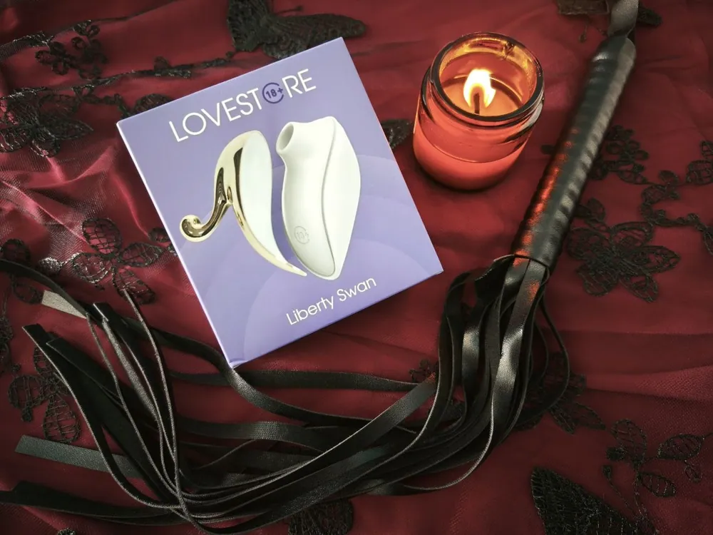 LoveStore Liberty Swan